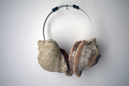 Marek_Cina_casque_coquillage_musique_mer.jpg