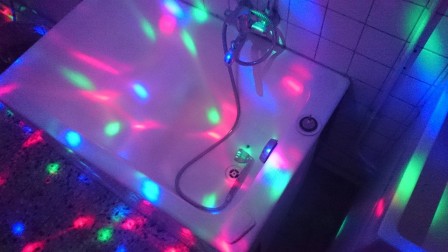 Melanie_Scheurer_fete_lumiere_lavabo_salle_de_bain.jpg