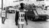 Memphis_sanitation_worker_strike_1968_au_travail_homme_noir.jpg