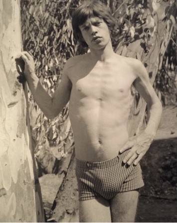 Mick Jagger by Cecil Beaton Marrakesh 1967 comment j'ai guéri de mon éléphantiasis scrotal.jpg