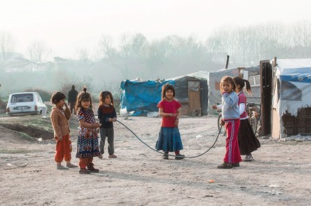 Mustafa Şengül la cour de récréation.jpg