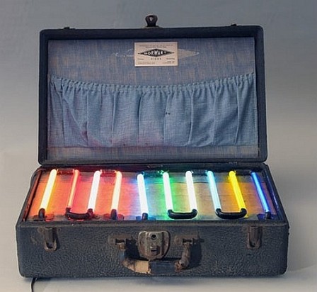 Neon_salesman_s_sample_case_circa_1935.jpg