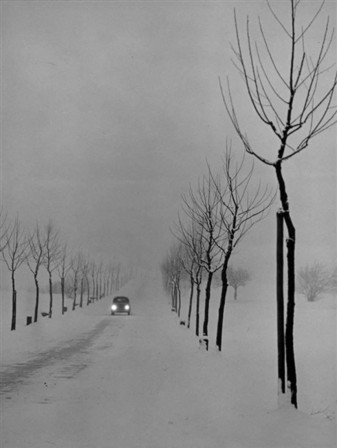 Peter Keetman Evening Road Near Bernau 1956 bonjour hiver neige.jpg