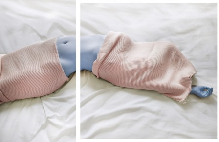 Prue_Stent_pull_rose_femme_bleue.jpg