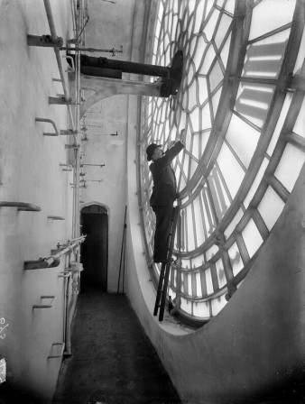 Rare_Look_Behind_the_Face_of_the_Big_Ben_Clockface_1920_bonjour_anniversaire.jpeg