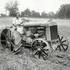 Roberto_Liberati_femme_tracteur_bienvenue_anniversaire.jpg