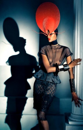 Steven_Meisel_yasmin_chapeau_poisson.jpg