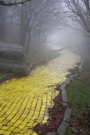 The eerie yellow brick road of abandoned Land of Oz theme park in North Carolina chemin jaune.jpg