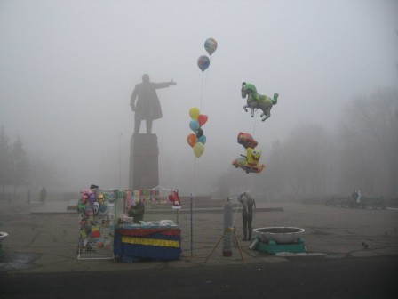 Yuri  Shabelnikov gorilles dans la brume.jpg