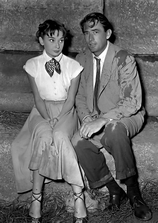 audrey hepburn and gregory peck pluie.jpg