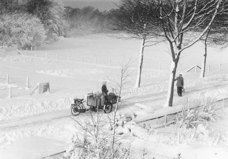 collecte_du_lait_de_vache_hiver_neige_Hollande_debut_des_annees_60.jpg