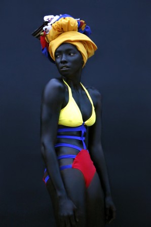 femme_noire_peau_maillot_jaune_2.jpg