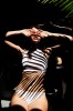 neave_borzorgi_femme_eblouie_soleil_erotique_erotisme_anniversaire_bienvenue.jpg