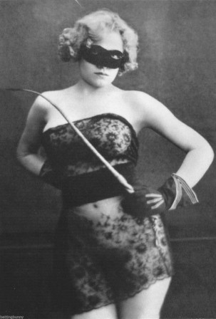 1920’s vintage Dominatrix anniversary greeting card Miss Whiplash fête des pères.jpg, juin 2021