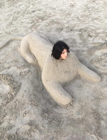 ASMA Matias Armendaris and Hanya Beliá ZOO le sphinx de la plage.png, août 2021