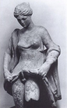 A 4th century CE statue of Aphroditos Her cock wards off evil spirits Quand je pense que je suis Fernande.jpg, mai 2021