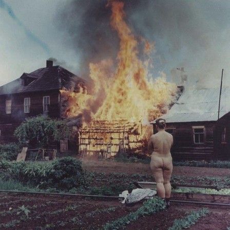 A member of the Freedomite Doukhobor religious sect watches a farm that was set on fire as part of a protest in Kootenay Canada June 1963 feu Eve chassée du jardin d'Eden.jpg, sept. 2021