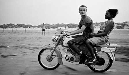Aart Klein Zündapp Strand van Oostvoorne 1966 mobylette moto sur la plage.jpg, nov. 2021