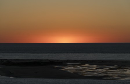 Alain Daussin le partage du monde soleil orange noir liquide.jpg, nov. 2023