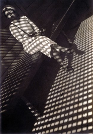 Alexander Rodchenko Girl with Leica1934.jpg, mar. 2021