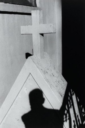 André Kertész Self-portrait with the cross dimanche.jpg, nov. 2021