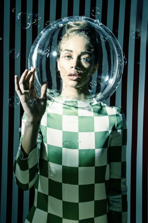 Andreas Waldschuetz Jasmine Sanders cosmonaute.jpg, nov. 2021