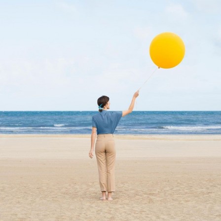 Anna Devís + Daniel Rueda le petit pantalon sable.jpg, juil. 2021