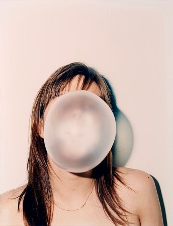 Annika von Hausswolff bulle de chewing-gum.jpg, nov. 2023