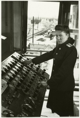 Arkady Shaikhet’s photograph of a railway signal operator, USSR, 1957.jpg, oct. 2019