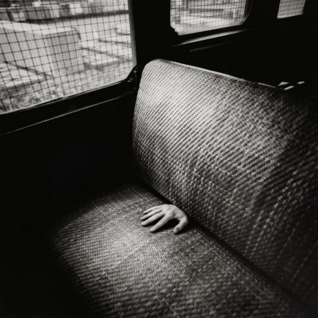 Arthur Tress Hand on Train Staten Island New York 1971 découvrir le monde.jpg, nov. 2021