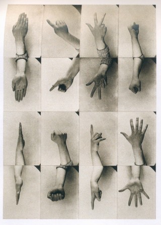 Bauhaus School Hands comment tricher au pierre feuille ciseaux chifoumi.jpg, janv. 2020