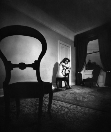 Bill Brandt Nude Campden Hill London 1947 femme assise.jpeg, oct. 2021