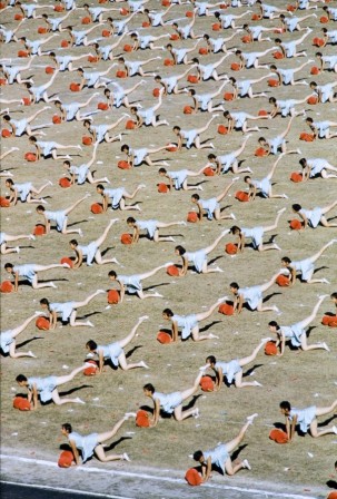 Brian Brake - Gymnastics display, Beijing Workers’ Stadium, December 1959.jpg, mai 2020