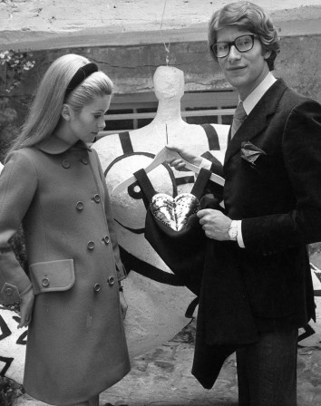 Catherine Deneuve et Yves Saint-Laurent dans sa nouvelle boutique le 26 septembre 1966 à Paris.jpg, juin 2021