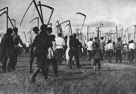 Collective farmers, USSR, 1929 faux et susage de faux.jpg, nov. 2020