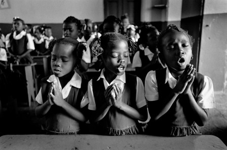 Cristina Garcia Rodero Haïti école prière.jpg, sept. 2021