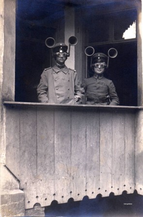 Directional sound finders used to detect incoming enemy planes 1917.jpg, fév. 2021