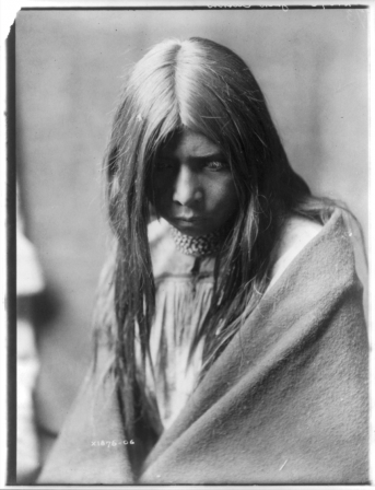 Edward Sheriff Curtis Zosh Clishn Apache Nation c.1906 indien d'amérique.png, mar. 2021