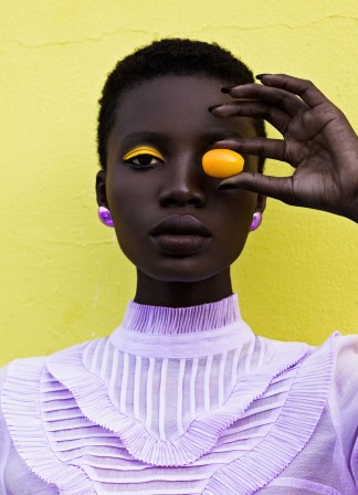 Elena Iv-Skaya femme noire oeil jaune bonjour.jpg, août 2019