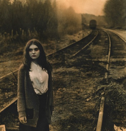 Ellen Rogers photo from the series The Visitation Pt. 1 train les voies abandonnées.jpg, nov. 2023