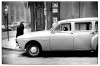 Elliot Erwitt petit chien grosse voiture.jpg, mai 2023