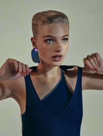 Gregory Harris Frederikke Sofie Vogue 2017 la théorie des trois bretelles.jpg, sept. 2021