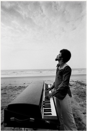 Herbie Hancock il jouait du piano debout fête de la musique.jpg, avr. 2023