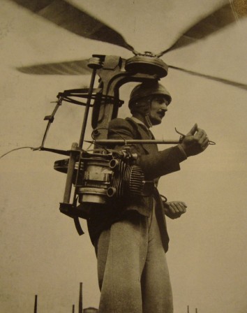 Icare homme volant hélicoptère individuel général de Gaulle.jpg, déc. 2020