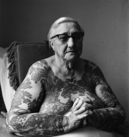 Imogen Cunningham Portrait of Irene Bobbie Libarry 1976 tatouage.jpg, janv. 2021
