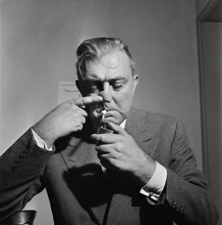 Jacques Tati 1955 garder son nez à l'écart des flammes.jpeg, août 2021
