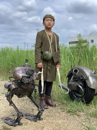 Japanese Engineer Perfectly Re-Created Models From the Popular ’80s Sci-Fi Saga for His Son les amis du garçon.jpg, janv. 2021