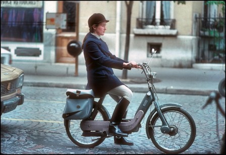 Joël Sueur mon cheval s'appelle mobylette Paris 1976 et puis elle avait repris l'équitation.jpg, déc. 2021