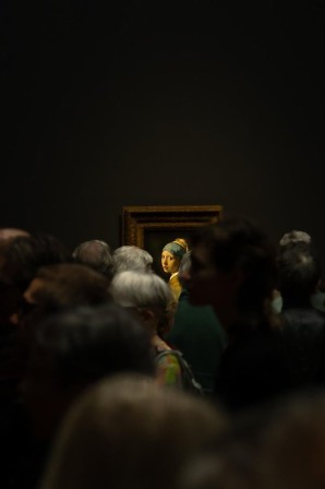 Johannes Vermeer la jeune fille à la perle l'inconnue dans la foule je t'attendrai à la nuit européenne des Musées.jpg, mai 2023
