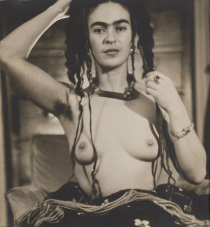 Julien Levy Frida Kahlo Mexico ca. 1938 src Philadelphia Museum of Art bonne nuit Frida érotisme.jpg, déc. 2023